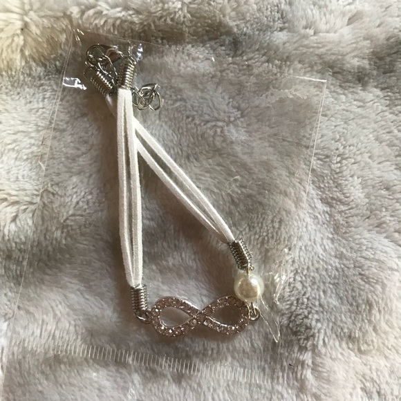 Jewelry - Pearl bracelet ❤️💋 free with 20$ purchase